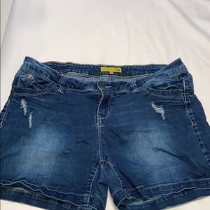 wanna betta butt (YMI)  shorts